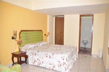 Hotel Charring Cross Ooty Buitenkant foto