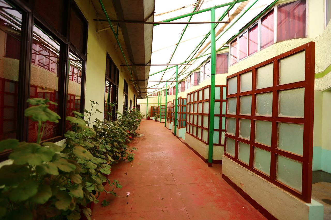 Hotel Charring Cross Ooty Buitenkant foto