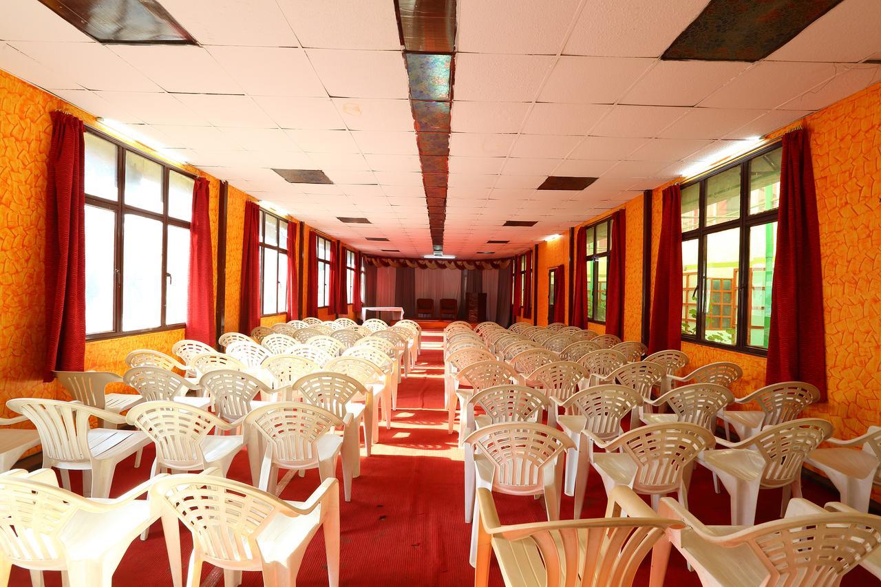 Hotel Charring Cross Ooty Buitenkant foto