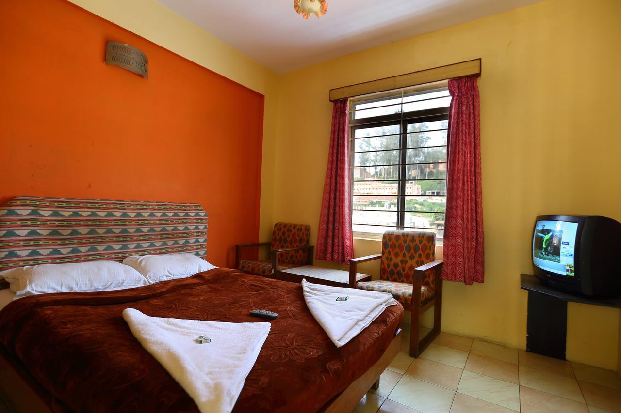 Hotel Charring Cross Ooty Buitenkant foto